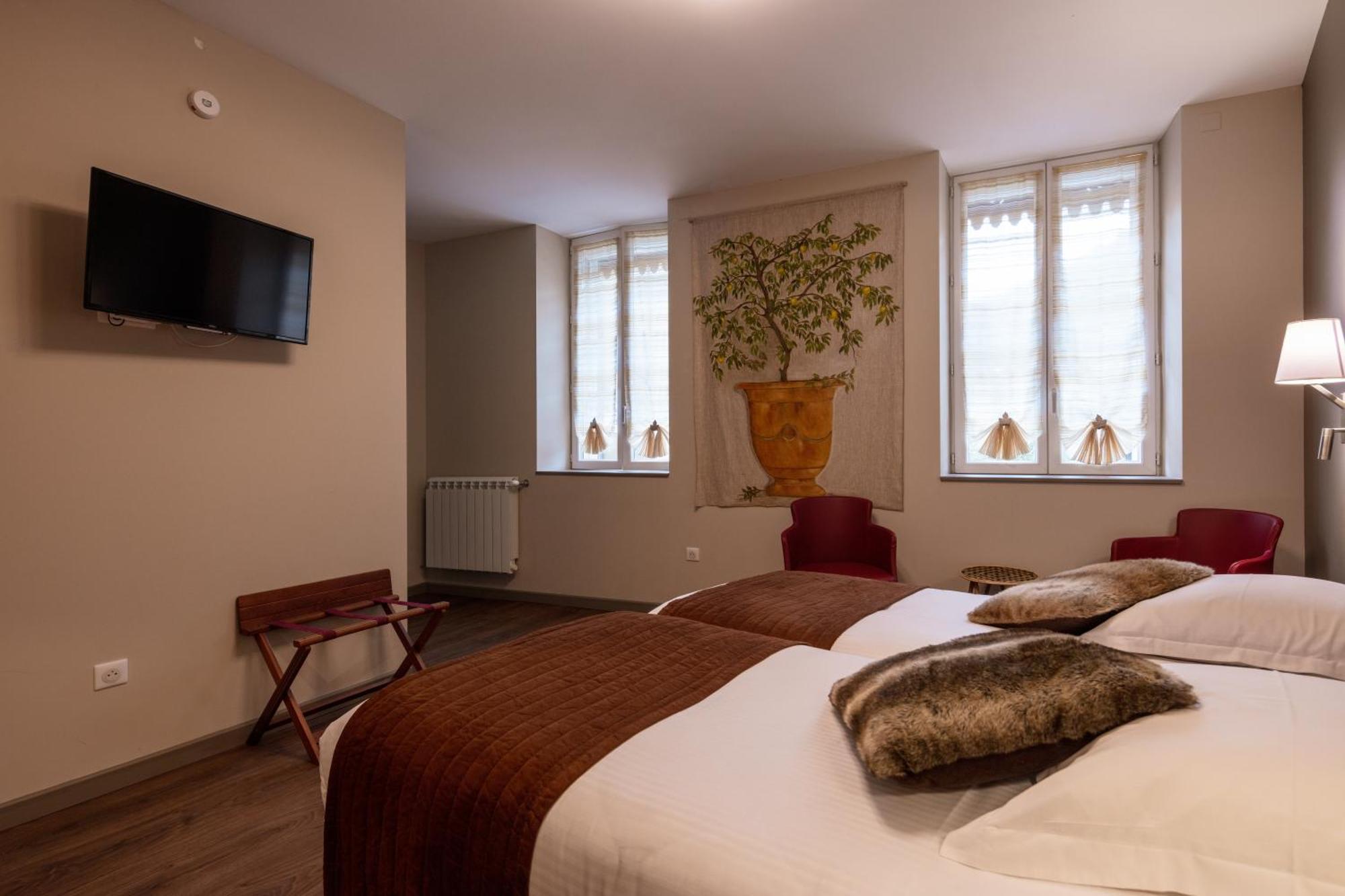 Logis Hotel Restaurant De La Paix Lodeve Ngoại thất bức ảnh