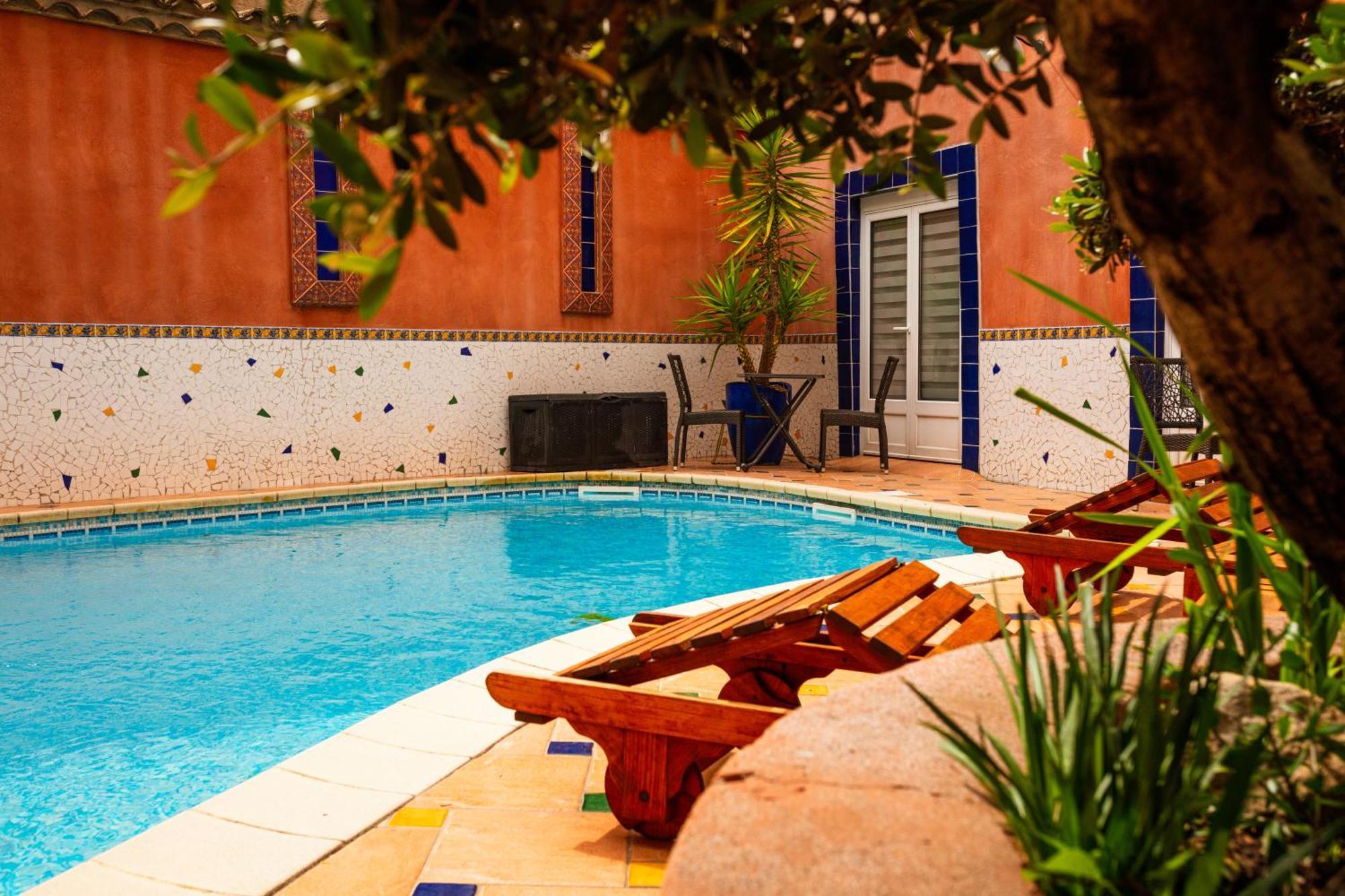 Logis Hotel Restaurant De La Paix Lodeve Ngoại thất bức ảnh