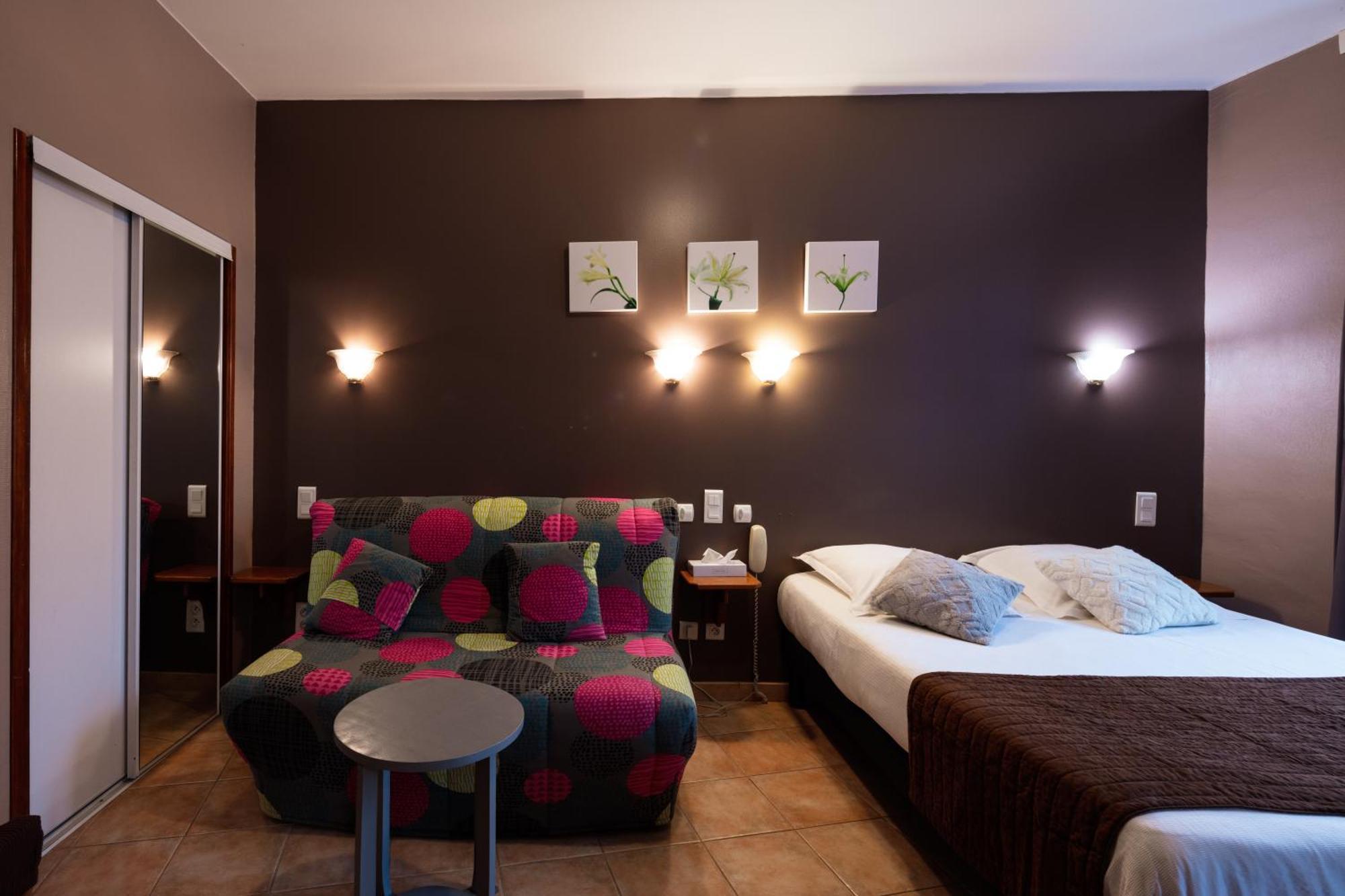 Logis Hotel Restaurant De La Paix Lodeve Ngoại thất bức ảnh