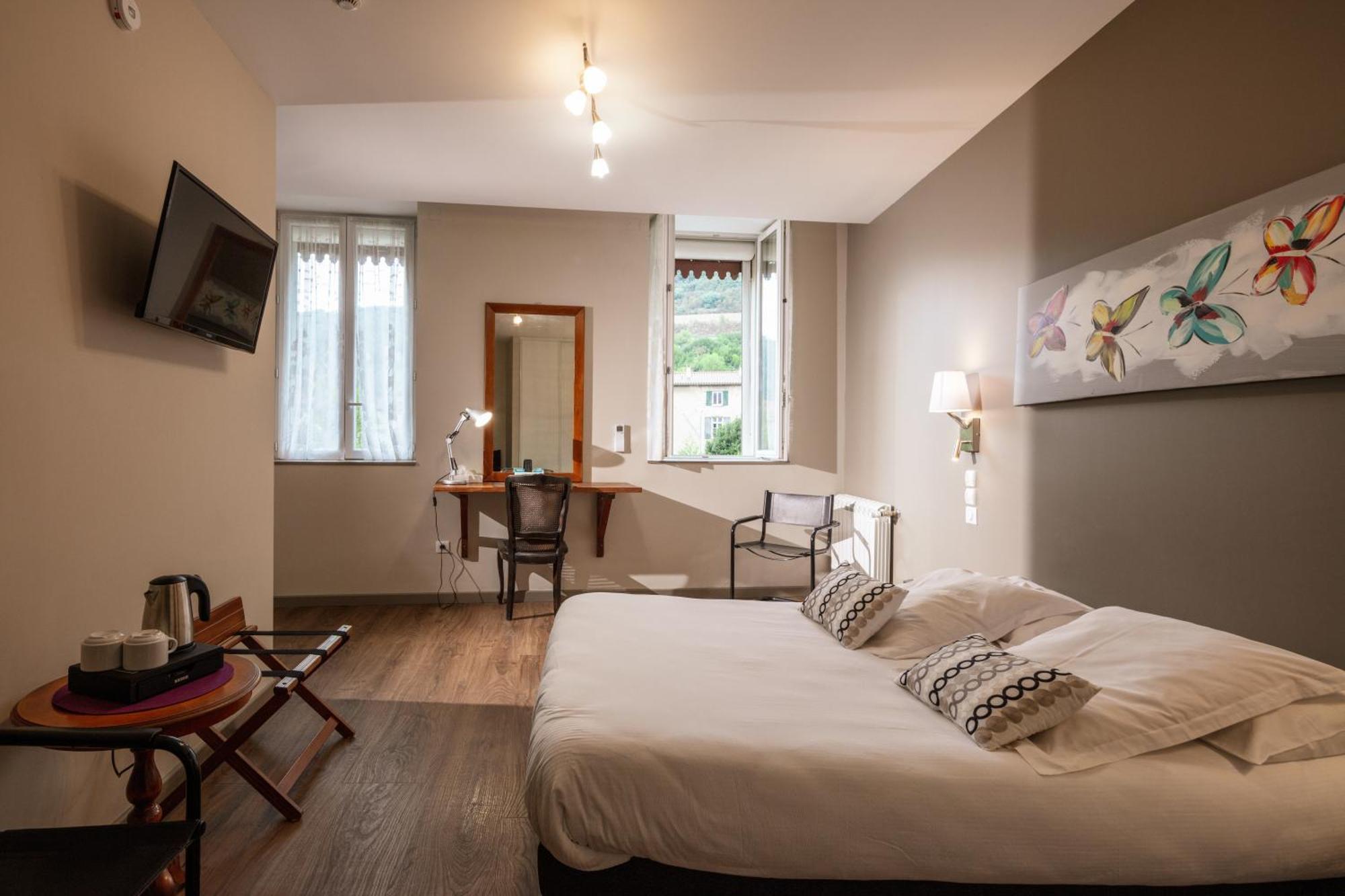 Logis Hotel Restaurant De La Paix Lodeve Ngoại thất bức ảnh