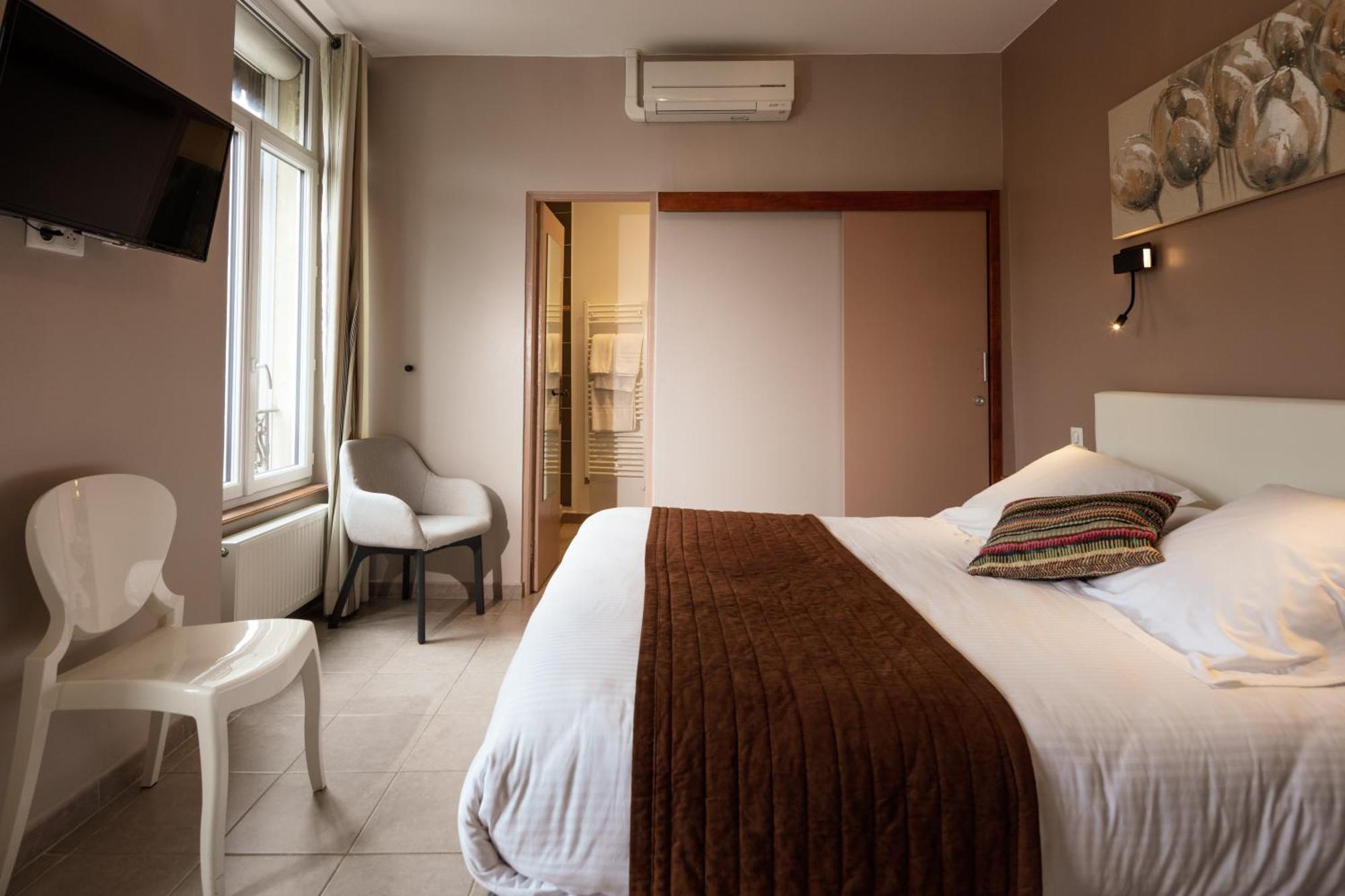 Logis Hotel Restaurant De La Paix Lodeve Ngoại thất bức ảnh