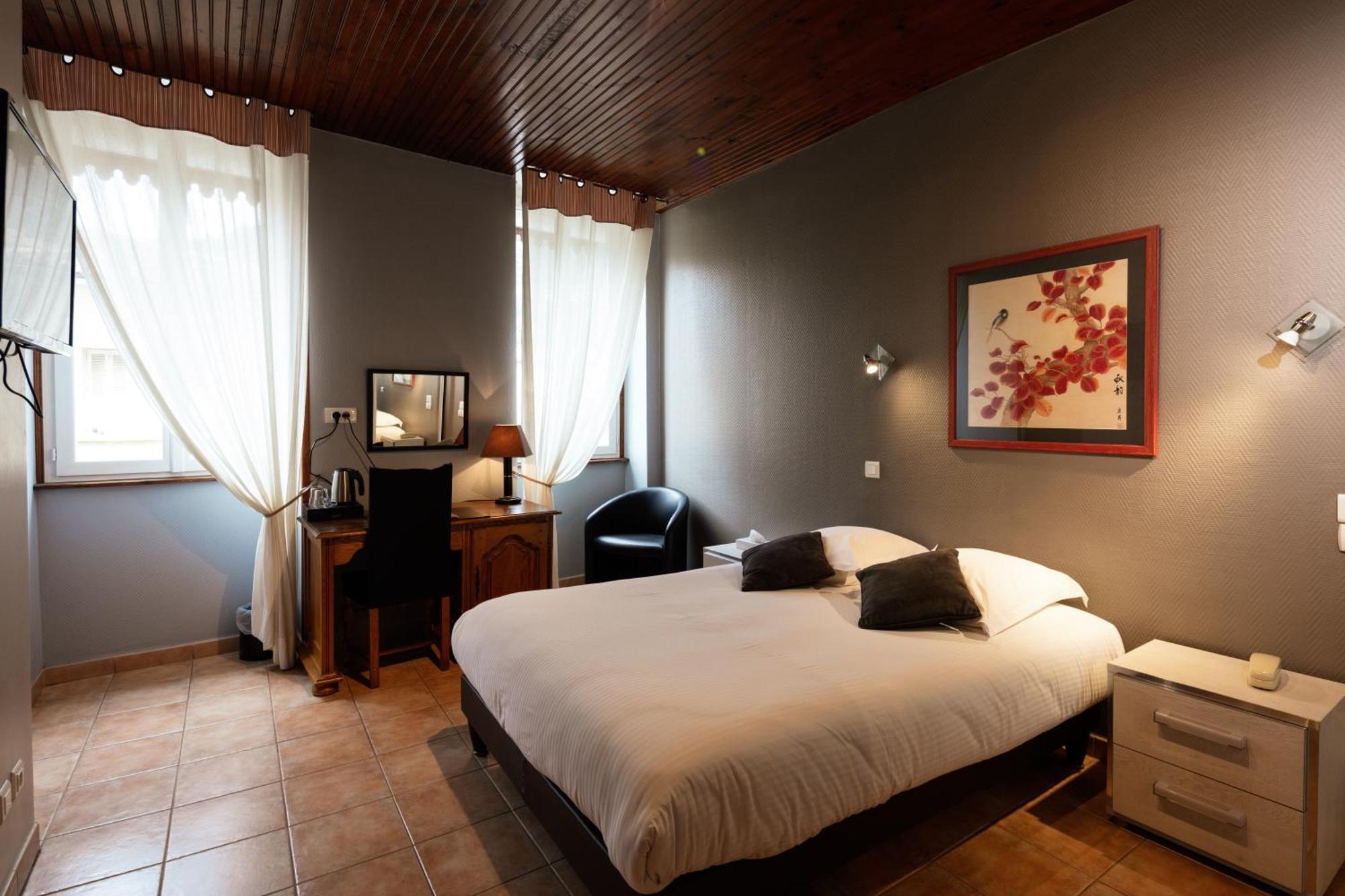 Logis Hotel Restaurant De La Paix Lodeve Ngoại thất bức ảnh