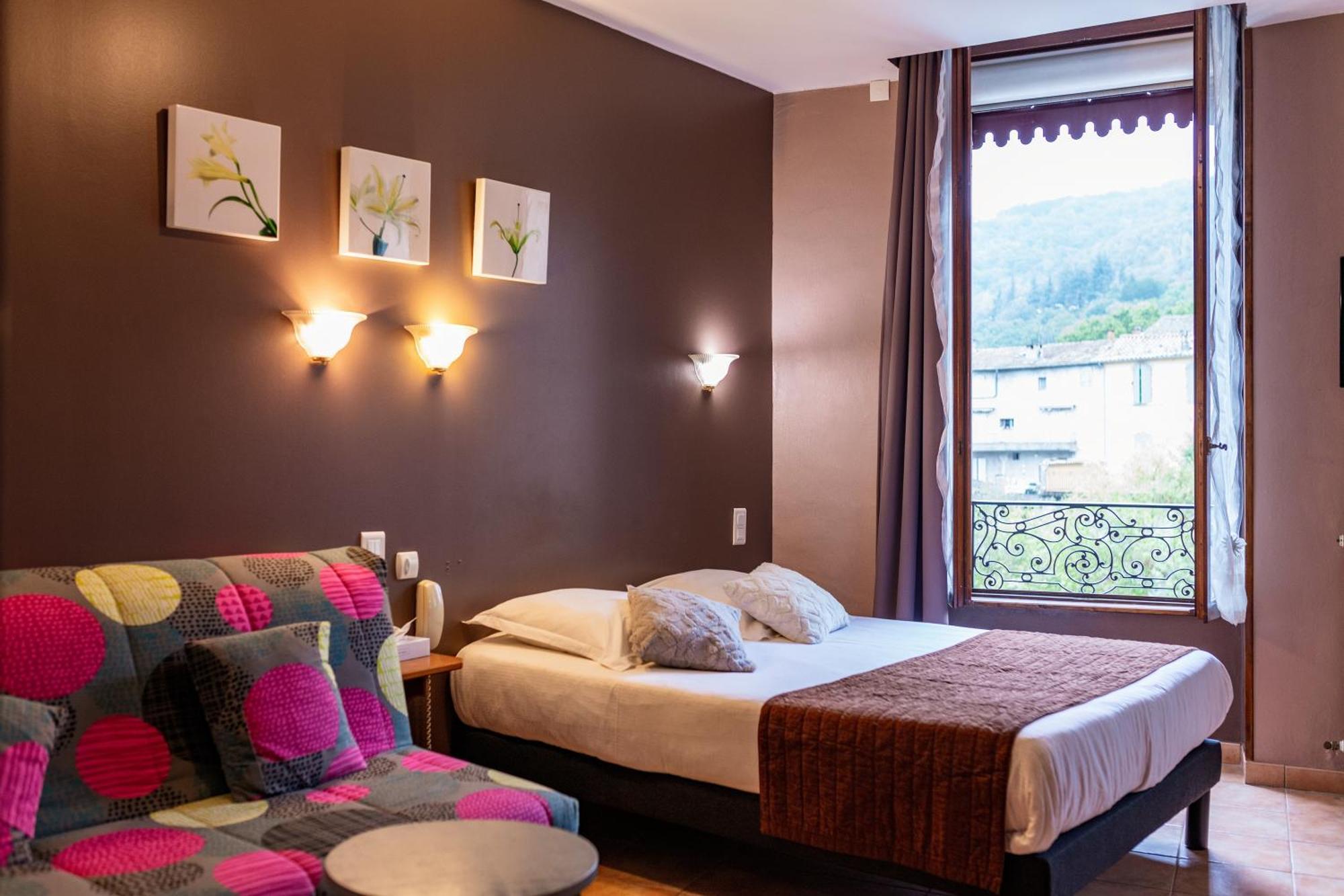 Logis Hotel Restaurant De La Paix Lodeve Ngoại thất bức ảnh
