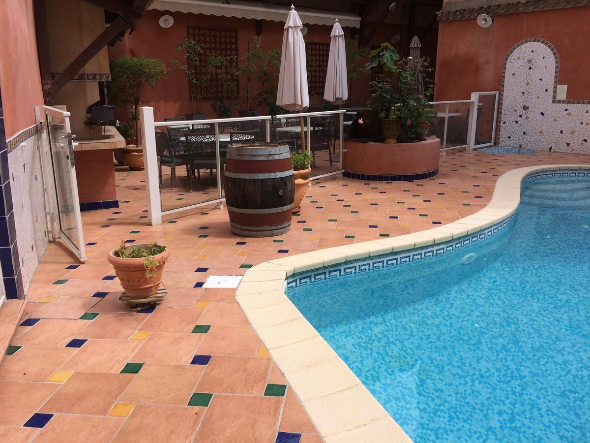 Logis Hotel Restaurant De La Paix Lodeve Ngoại thất bức ảnh
