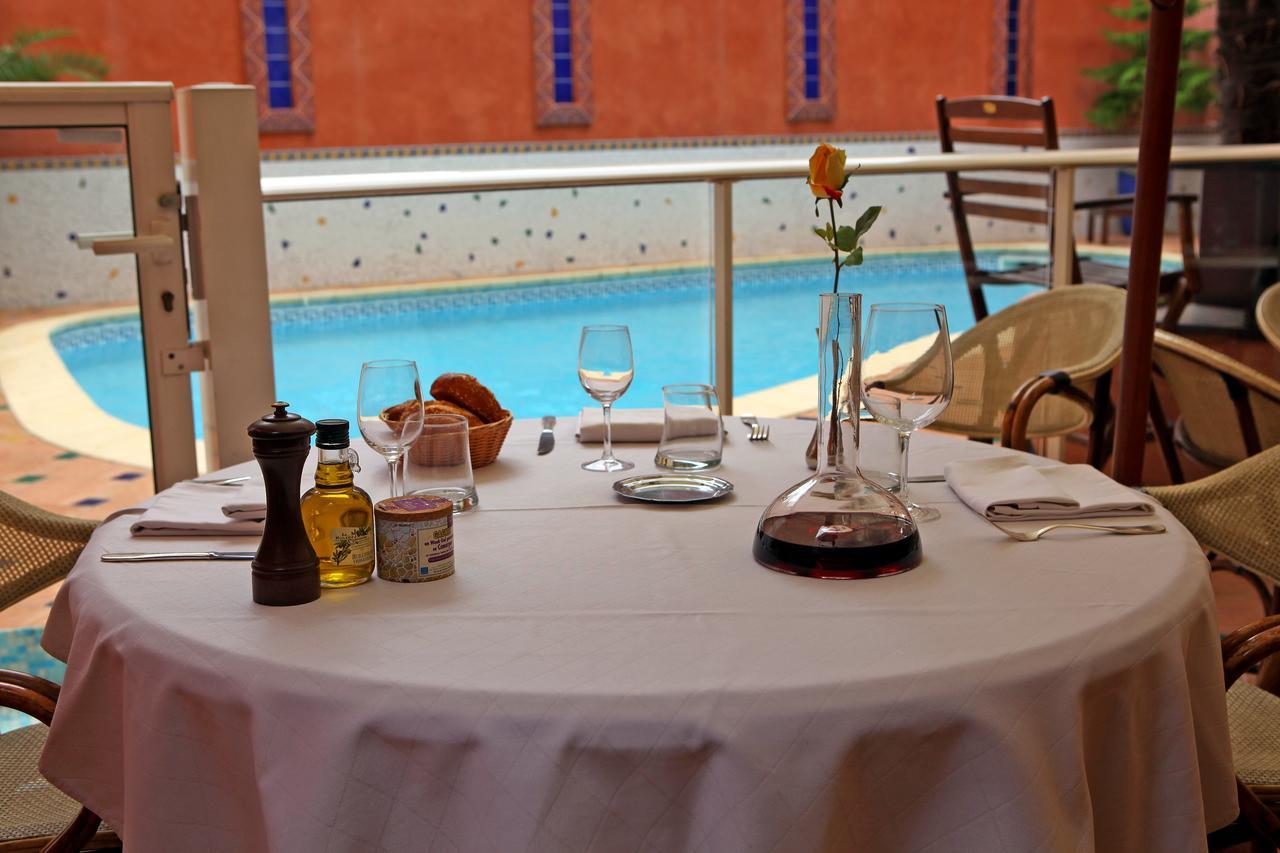 Logis Hotel Restaurant De La Paix Lodeve Ngoại thất bức ảnh