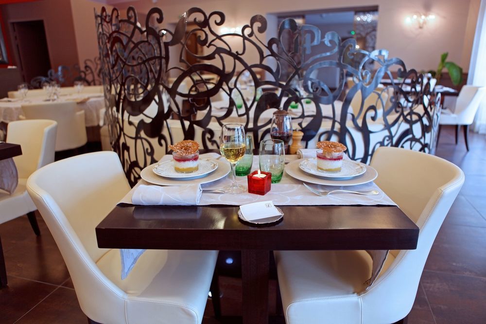 Logis Hotel Restaurant De La Paix Lodeve Ngoại thất bức ảnh