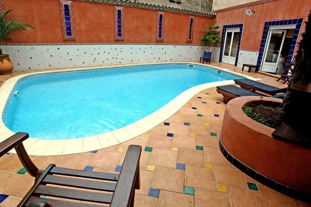Logis Hotel Restaurant De La Paix Lodeve Ngoại thất bức ảnh