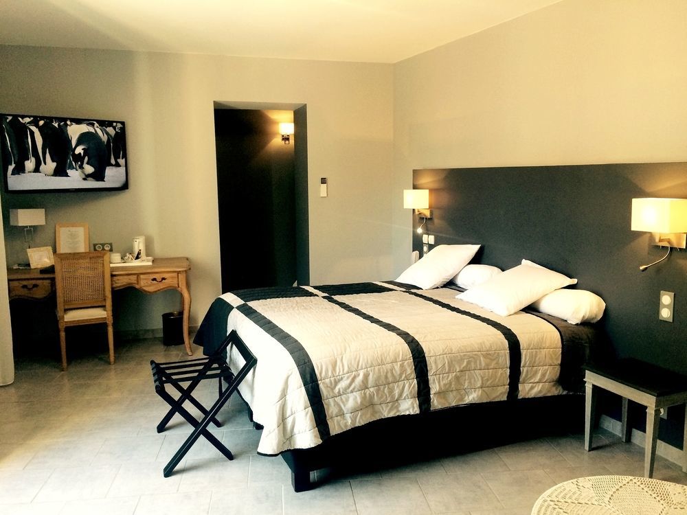 Logis Hotel Restaurant De La Paix Lodeve Ngoại thất bức ảnh