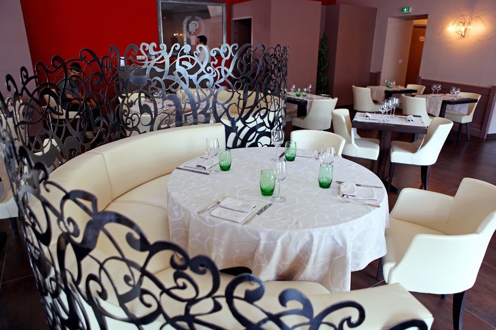 Logis Hotel Restaurant De La Paix Lodeve Ngoại thất bức ảnh