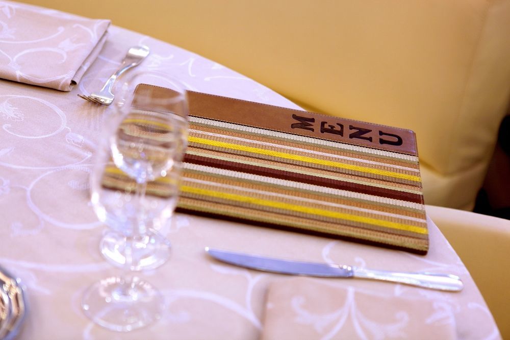 Logis Hotel Restaurant De La Paix Lodeve Ngoại thất bức ảnh