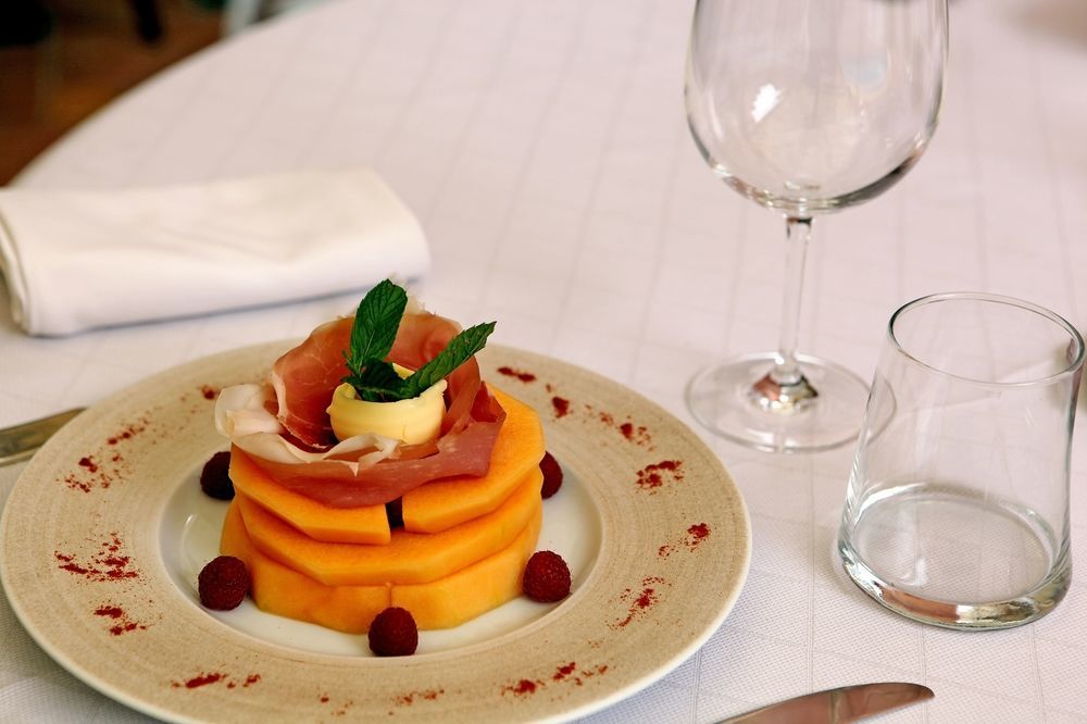 Logis Hotel Restaurant De La Paix Lodeve Ngoại thất bức ảnh