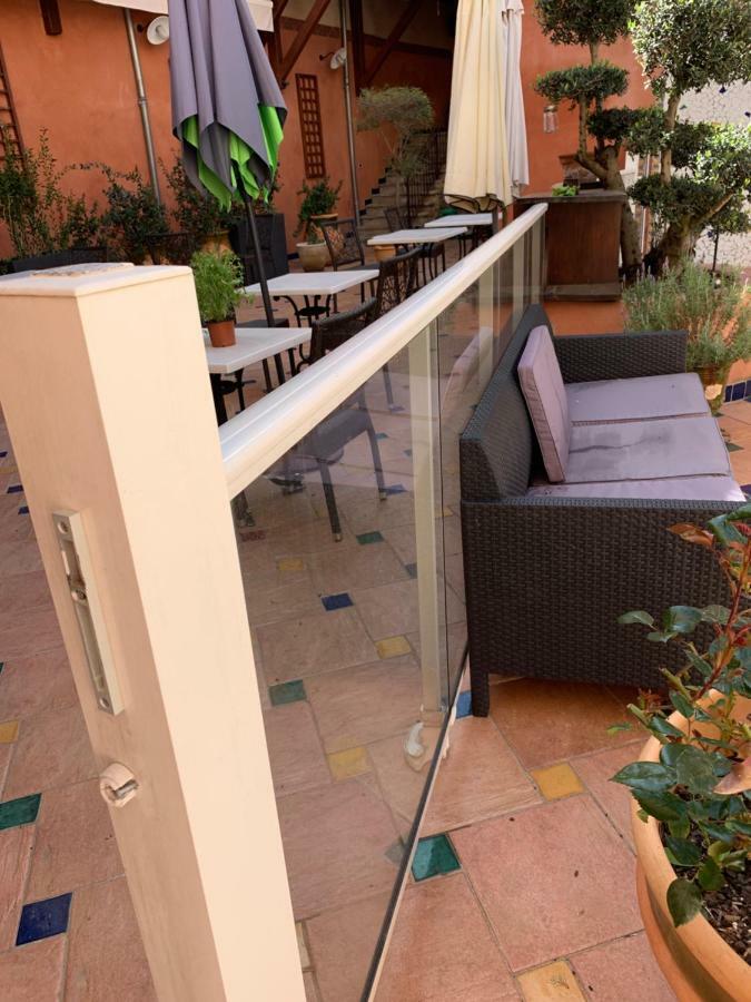 Logis Hotel Restaurant De La Paix Lodeve Ngoại thất bức ảnh
